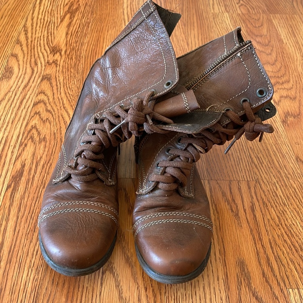 Steve Madden brown leather combat boots - used - size 7.5